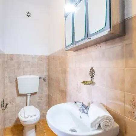 Camila - Ideal Location Ten-min Walk To Marina Holiday home *