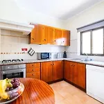 Camila - Ideal Location Ten-min Walk To Marina Вілла