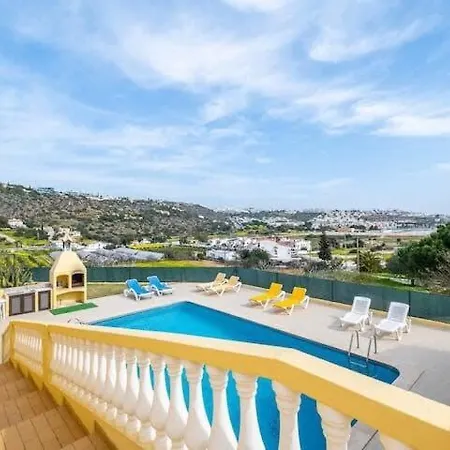 Camila - Ideal Location Ten-min Walk To Marina וילה