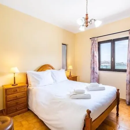 Camila - Ideal Location Ten-min Walk To Marina וילה *