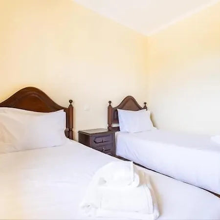 Villa Camila - Ideal Location Ten-min Walk To Marina Albufeira